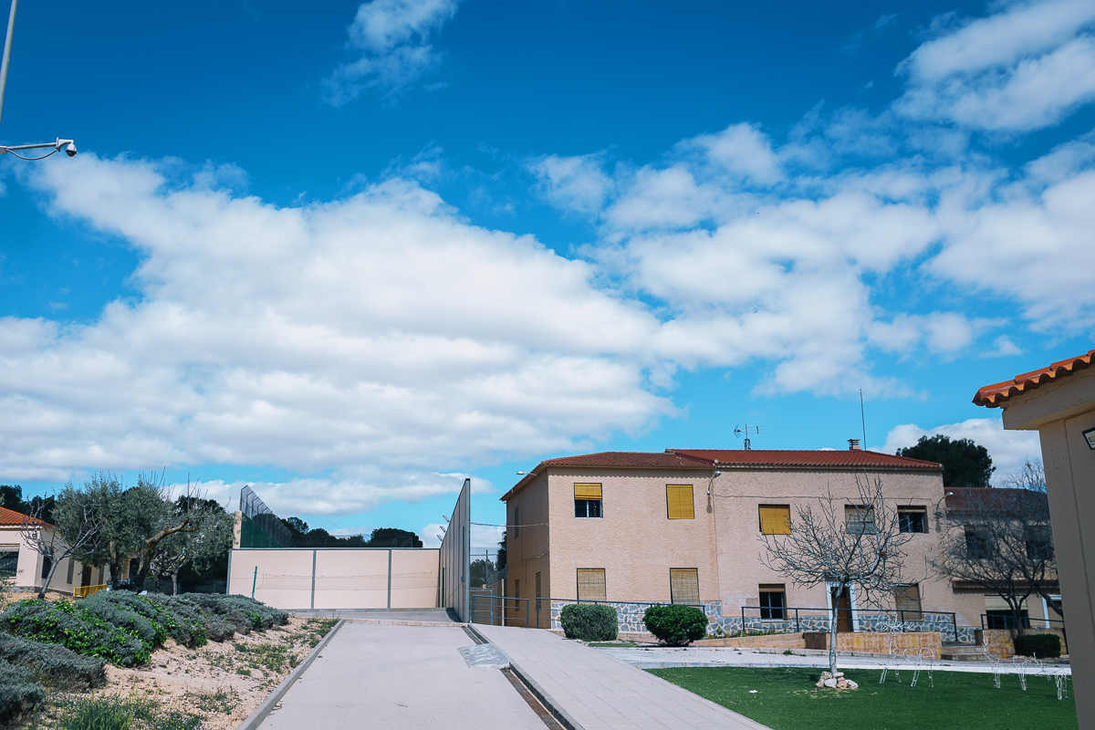 Diagrama centre exterior showing modern learning environment